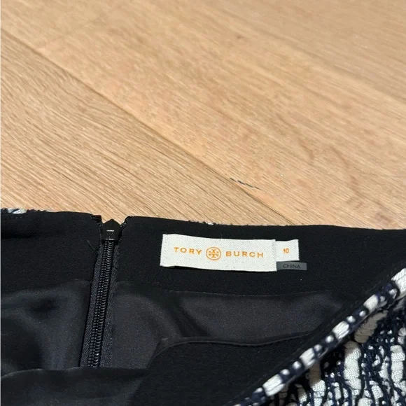 Tory Burch Monochrome Textured Mini Skirt - Picture 4 of 4